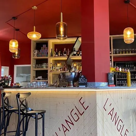 Kerlarros Clim Et Parking Face Gare Et Port Gujan-Mestras