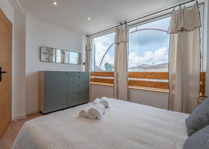 Kerlarros Clim Et Parking Face Gare Et Port غوجان-ميستراس