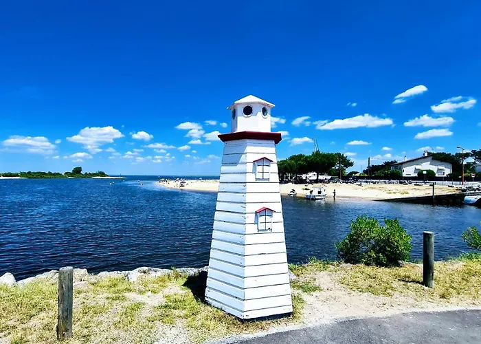 Kerlarros Clim Et Parking Face Gare Et Port