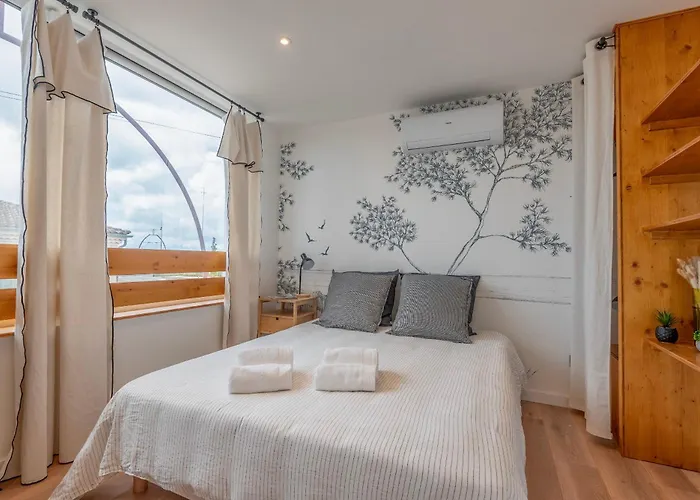 Kerlarros Clim Et Parking Face Gare Et Port