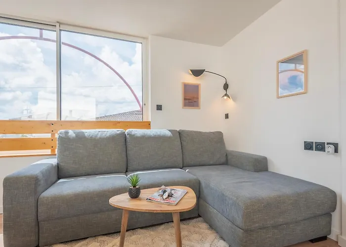 Kerlarros Clim Et Parking Face Gare Et Port *