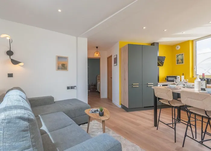 Kerlarros Clim Et Parking Face Gare Et Port Apartment